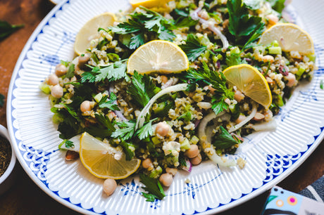 Freekeh-Salat mit Kichererbsen – frisches Rezept mit Zitronen-Dressing - Rift Valley Farms EU